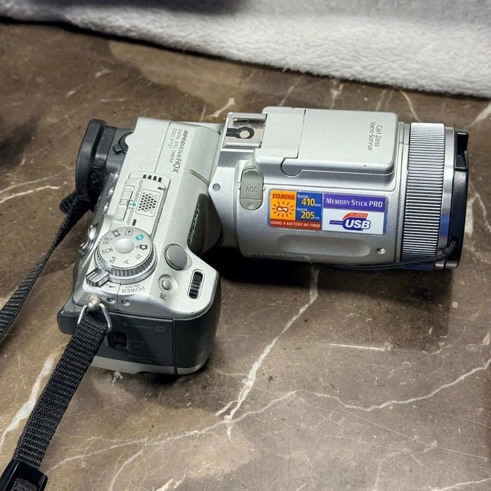 Sony DSC-F717 Digital Camera Silver Y2K Carl Zeiss NightShot Bundle w/Case